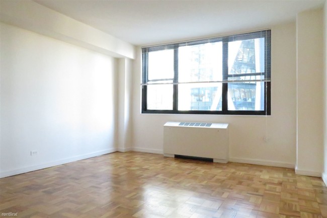 Building Photo - 320 W 57th St