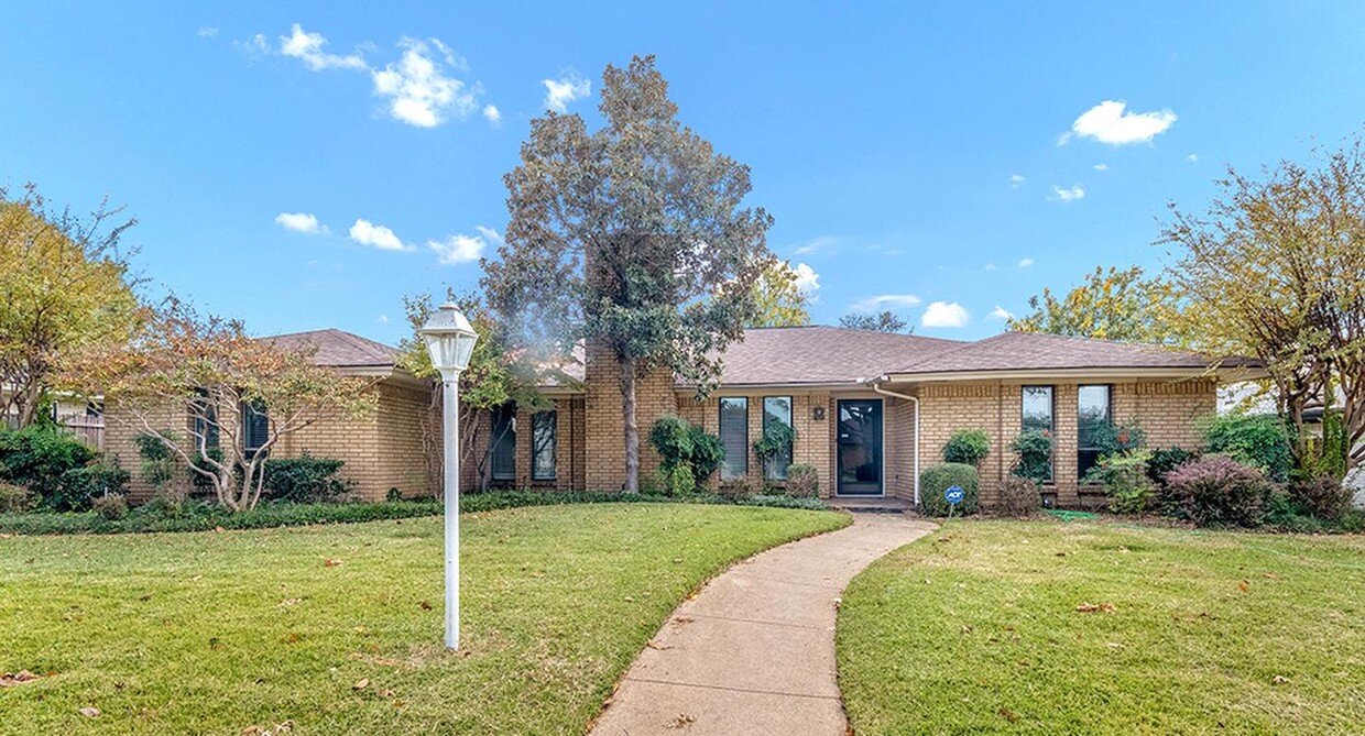 Foto principal - Updated Plano home near Collin Creek Mall