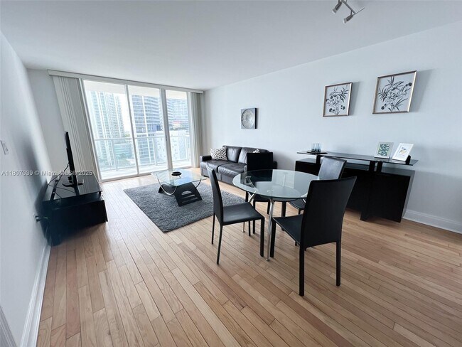 Foto del edificio - 1155 Brickell Bay Dr