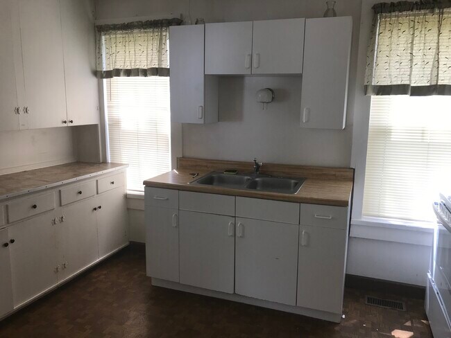 Foto del edificio - 336 N Main St