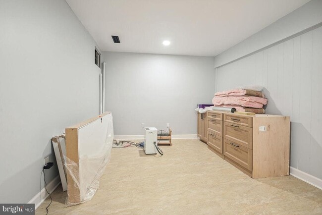 Building Photo - 1635 Valencia Way