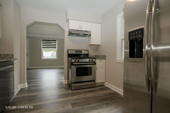 Building Photo - 28253 Schram