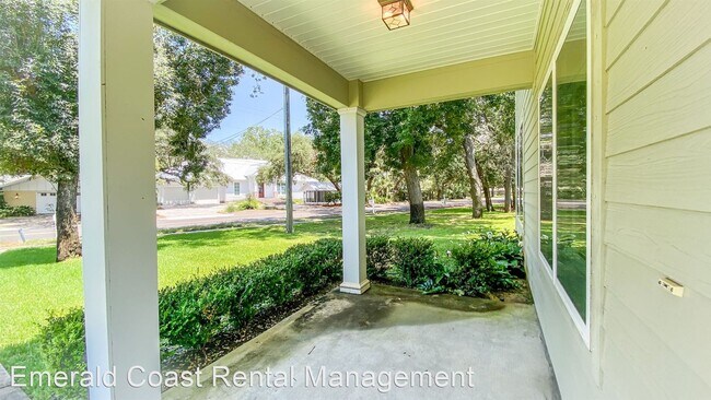Building Photo - 3 br, 2.5 bath House - 88 Yacht club