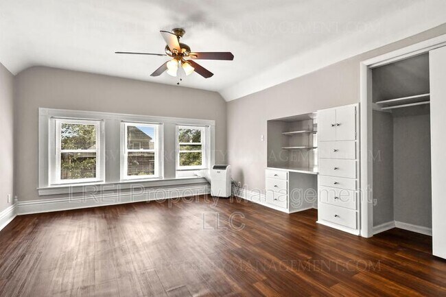 Foto del edificio - 319 W Lee St