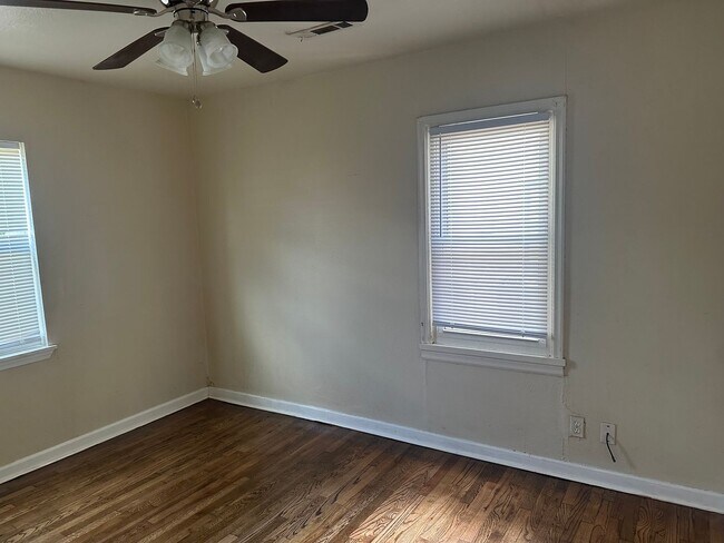 Foto del edificio - 1421 N Oklahoma Ave