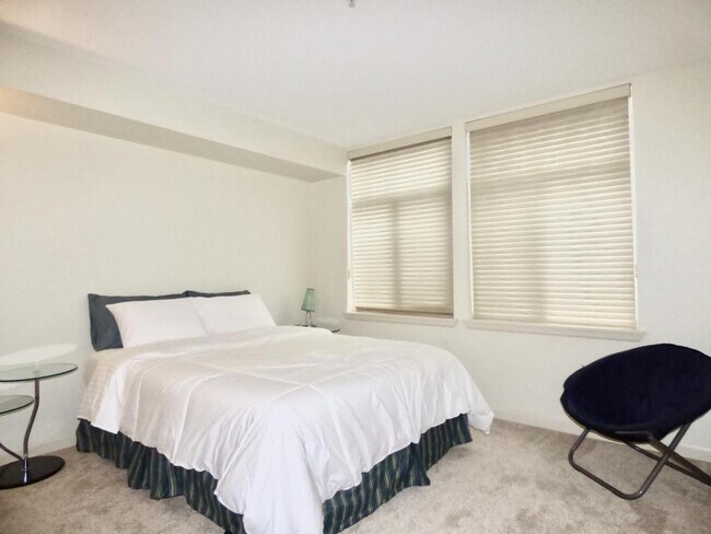 Foto del edificio - 611 Highland Dr