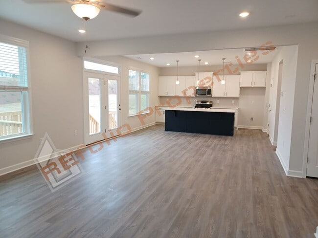 Building Photo - Lovely 4 Bedroom, 3 Bath Single-Family Home w/1st FL Guest Suite & 2 Car Garage in Sierra Heights...