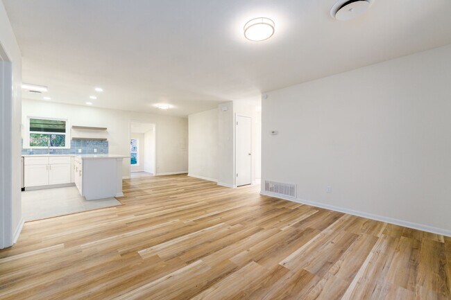 Building Photo - 1802 Janis Dr