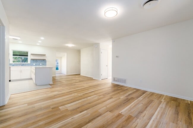 Foto del edificio - 1802 Janis Dr