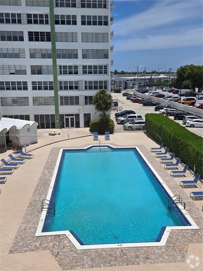 Building Photo - 2100 Sans Souci Blvd