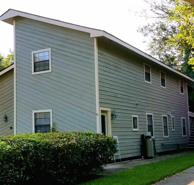 Building Photo - 4805 Charles St