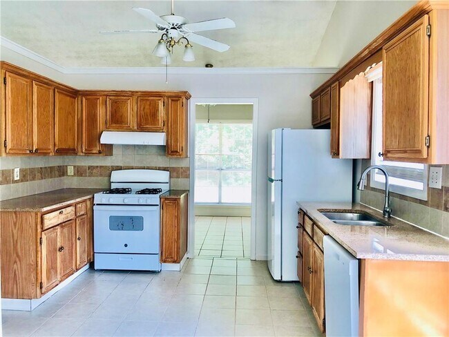 Building Photo - 965 Avalon Dr