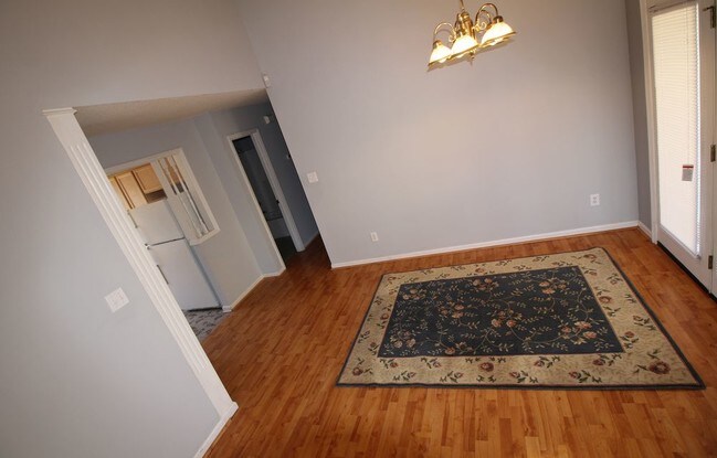 Building Photo - Lovely 3bed/2bath home with vaulted ceilings