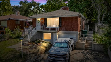 Building Photo - 2142 Robins Ave