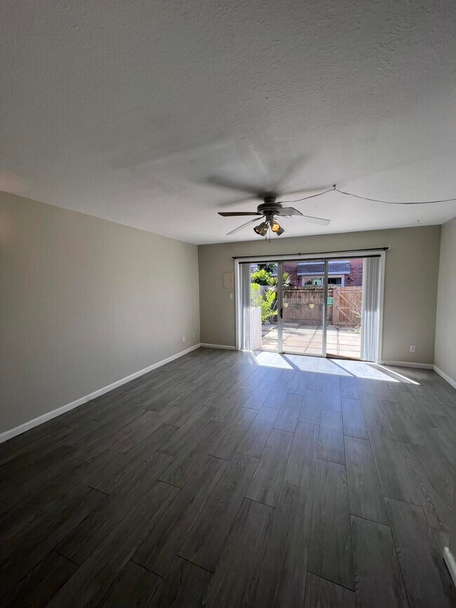 Foto del edificio - 931 Jamestown Ave