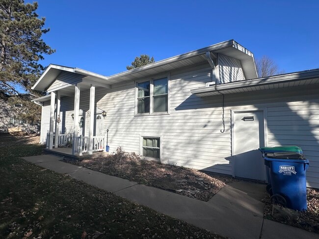 Building Photo - 604 Brown St