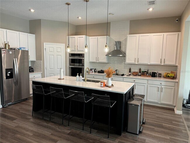 Building Photo - 12983 Westside Vlg Lp