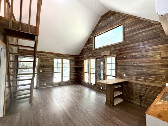 Foto del edificio - 535 Woodlawn Dr