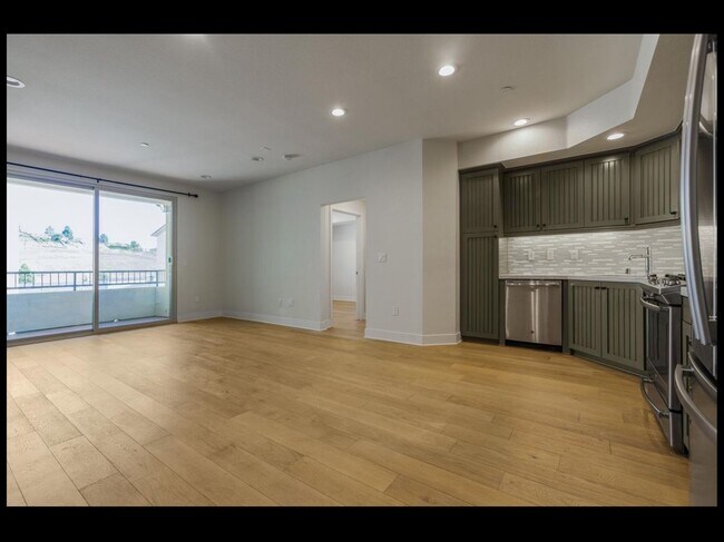 Foto del edificio - 627 Deep Valley Dr