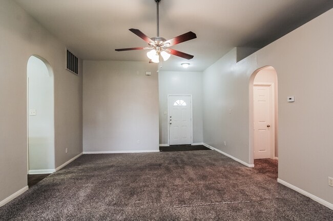 Foto del edificio - 5311 Lost Cove Ln