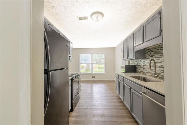 Building Photo - 2100 Whitebluff Way