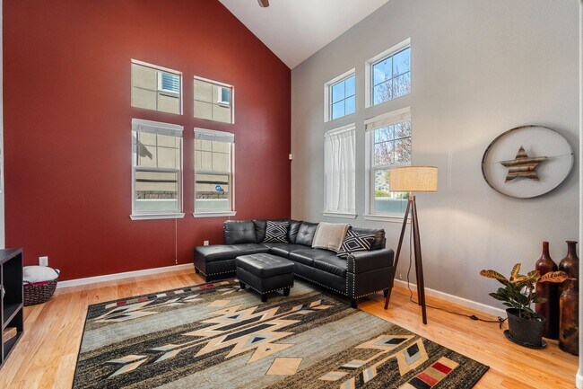 Foto del edificio - Furnished & Fully Equipped Low Maintenance Town Home (Somersett - Utilities Included)