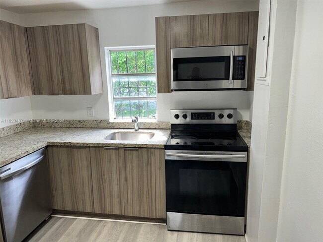 Foto del edificio - 1121 NW 40th St