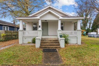 Building Photo - 3105 Somme Ave