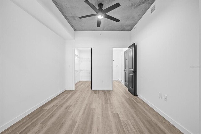 Foto del edificio - 221 Main St N