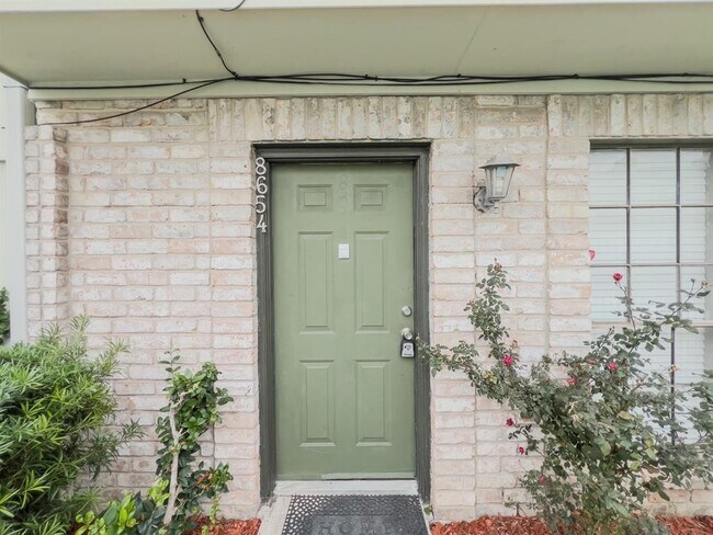 Building Photo - 8654 Victorian Village Dr