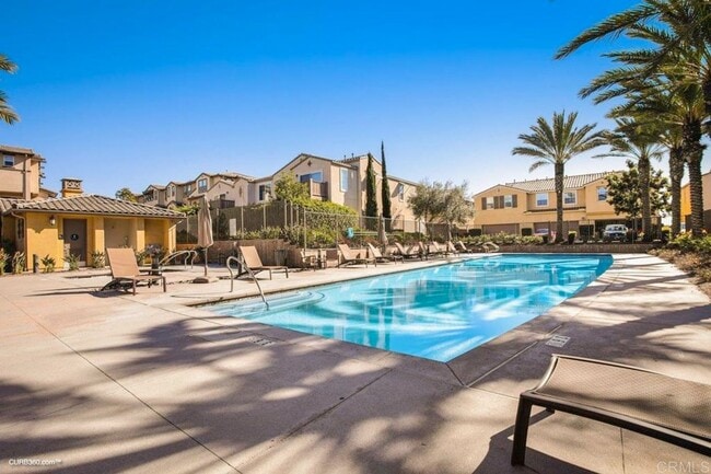 Building Photo - Stylish Three-Story Townhome with Private Courtyard & Pool Access