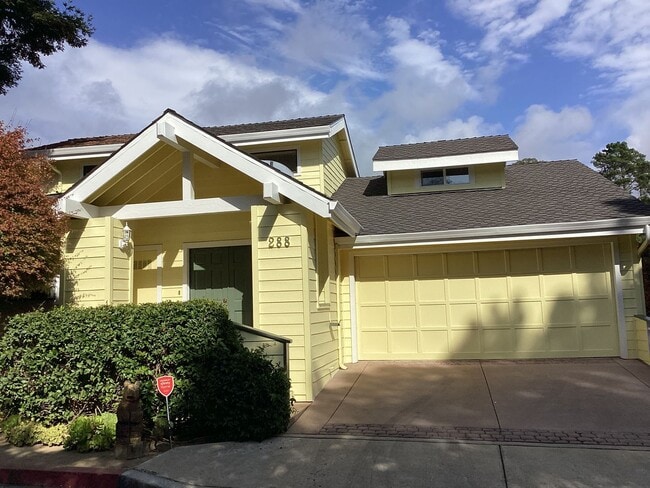 Foto del edificio - Two Story Aptos Home