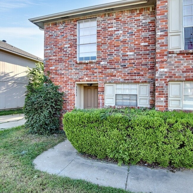 Building Photo - 3830 Coates Cir