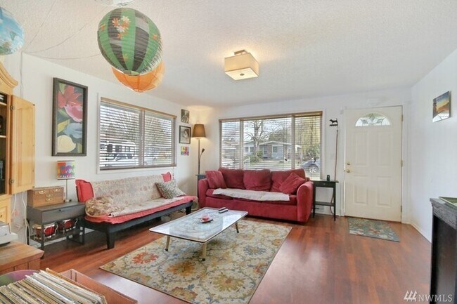 Building Photo - HOME SWEET HOME...3 Bedroom Rambler w/Grea...