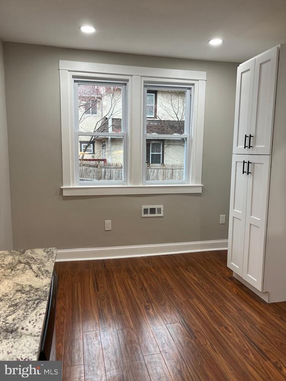 Building Photo - 322 Clearbrook Ave