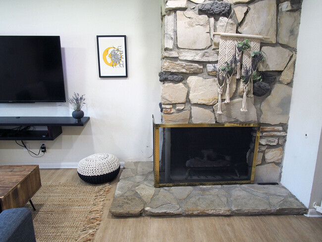 Foto del edificio - 13660 Red Hill Ave