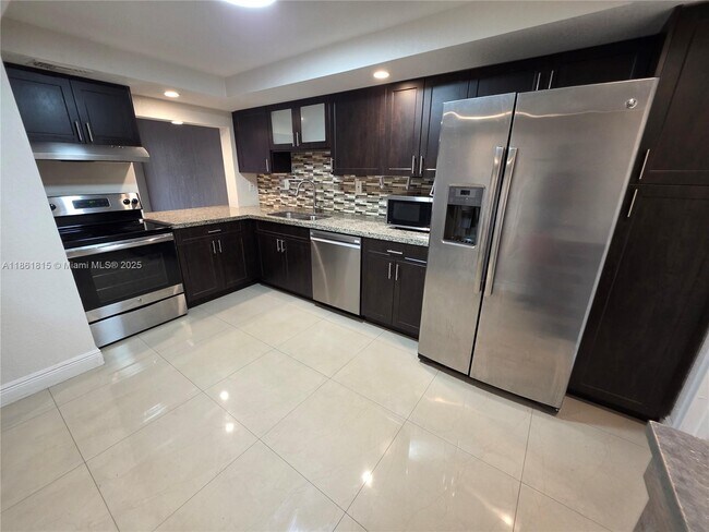 Foto del edificio - 6509 Racquet Club Dr