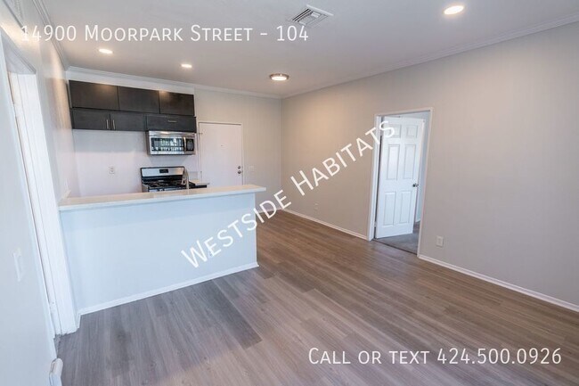 Foto del edificio - 14900 Moorpark St