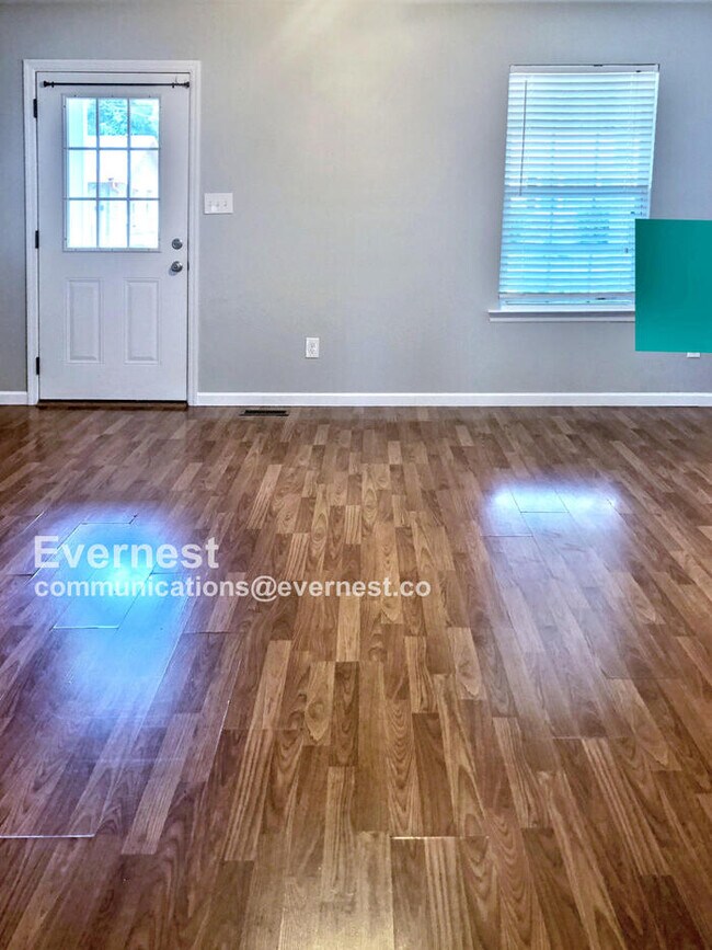 Building Photo - Lovely 3-Bedroom Home with Modern Amenitie...