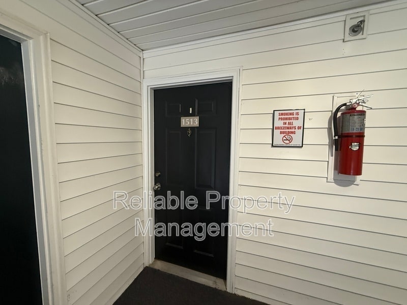 Building Photo - 1513 Kenmore Dr