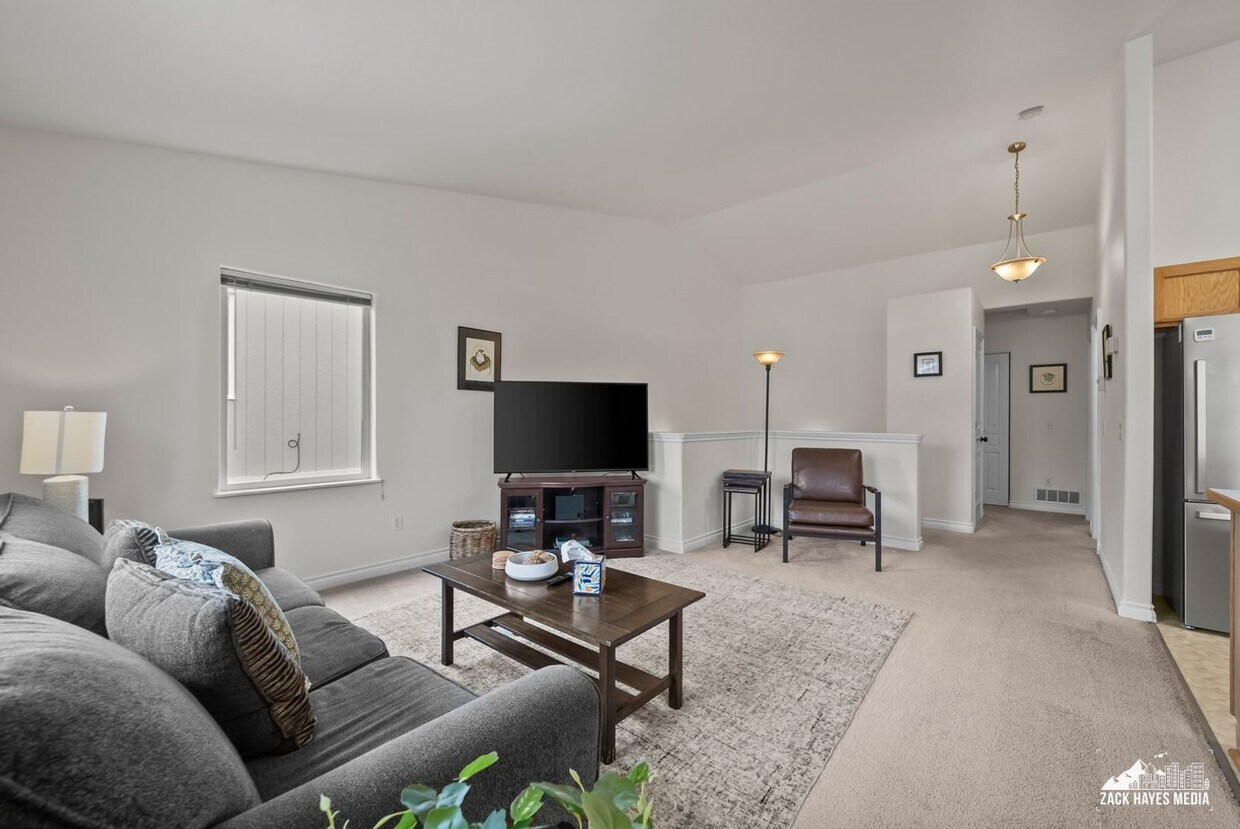 Primary Photo - Townhouse — Beautiful 3-Bed / 2-Bath, 2-St...