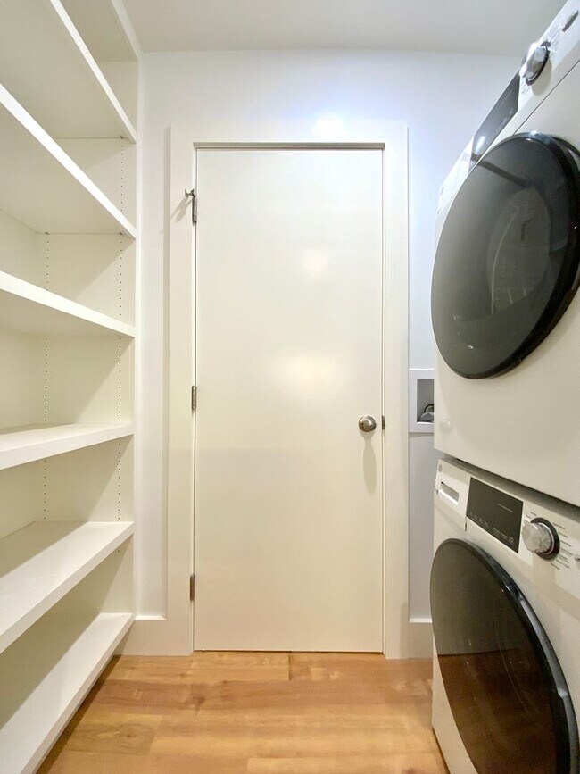 Foto del edificio - REMODELED 1BR in Haight! Yard Access. IN-U...