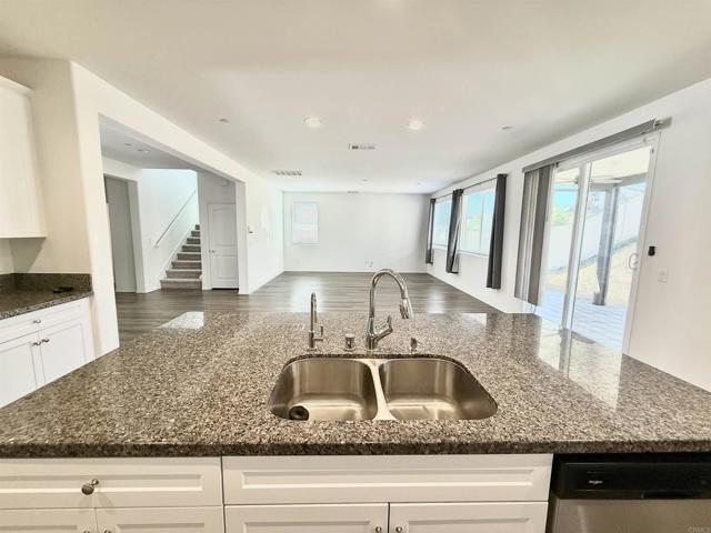 Foto del edificio - 34148 Thistlewood Ave