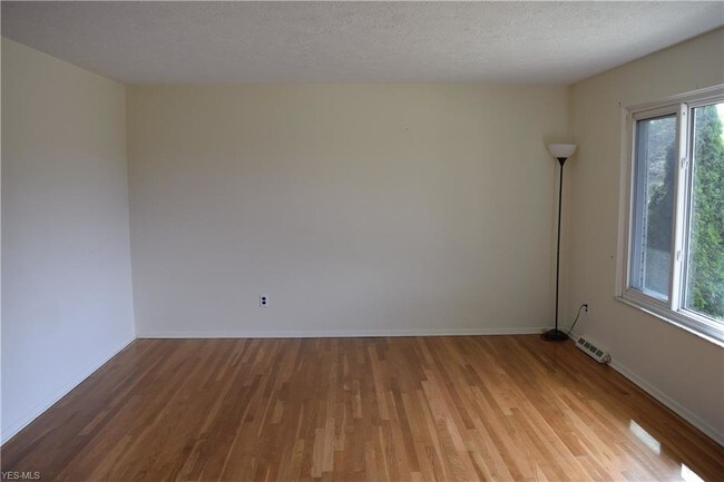 Building Photo - 6845 Lalemant Dr