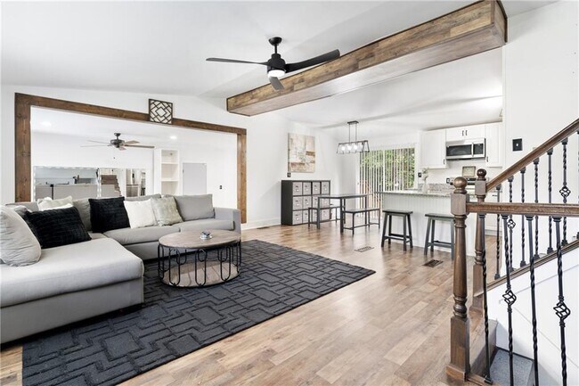 Foto del edificio - 6940 Cainwood Dr