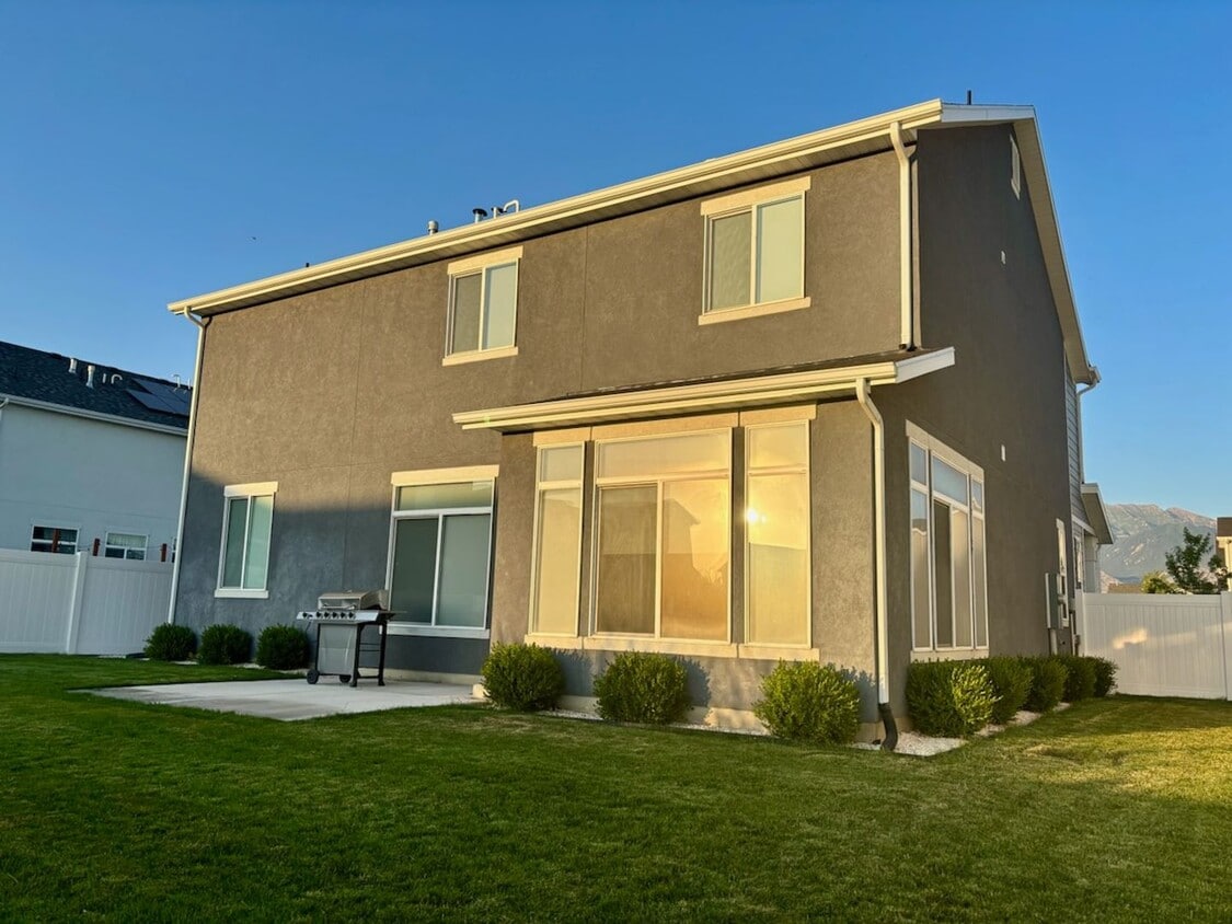 Building Photo - Coming soon 5 Bed/3 Bathroom house in Amer...