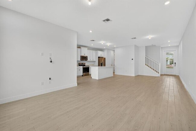 Building Photo - 3585 NW Solange Ct