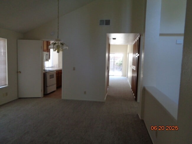 Building Photo - 272 Newport Cir