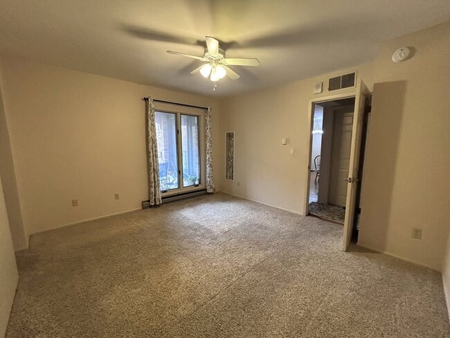 Building Photo - 1818 E Shorewood Blvd