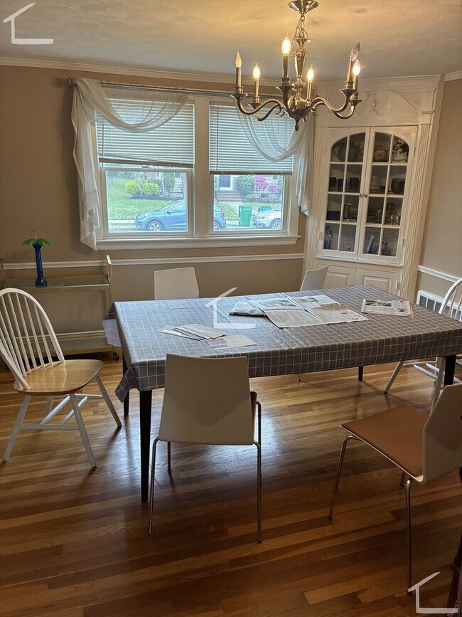 Foto del edificio - Rent a House in Newton 4bed/2.5 Bath - Parking included!